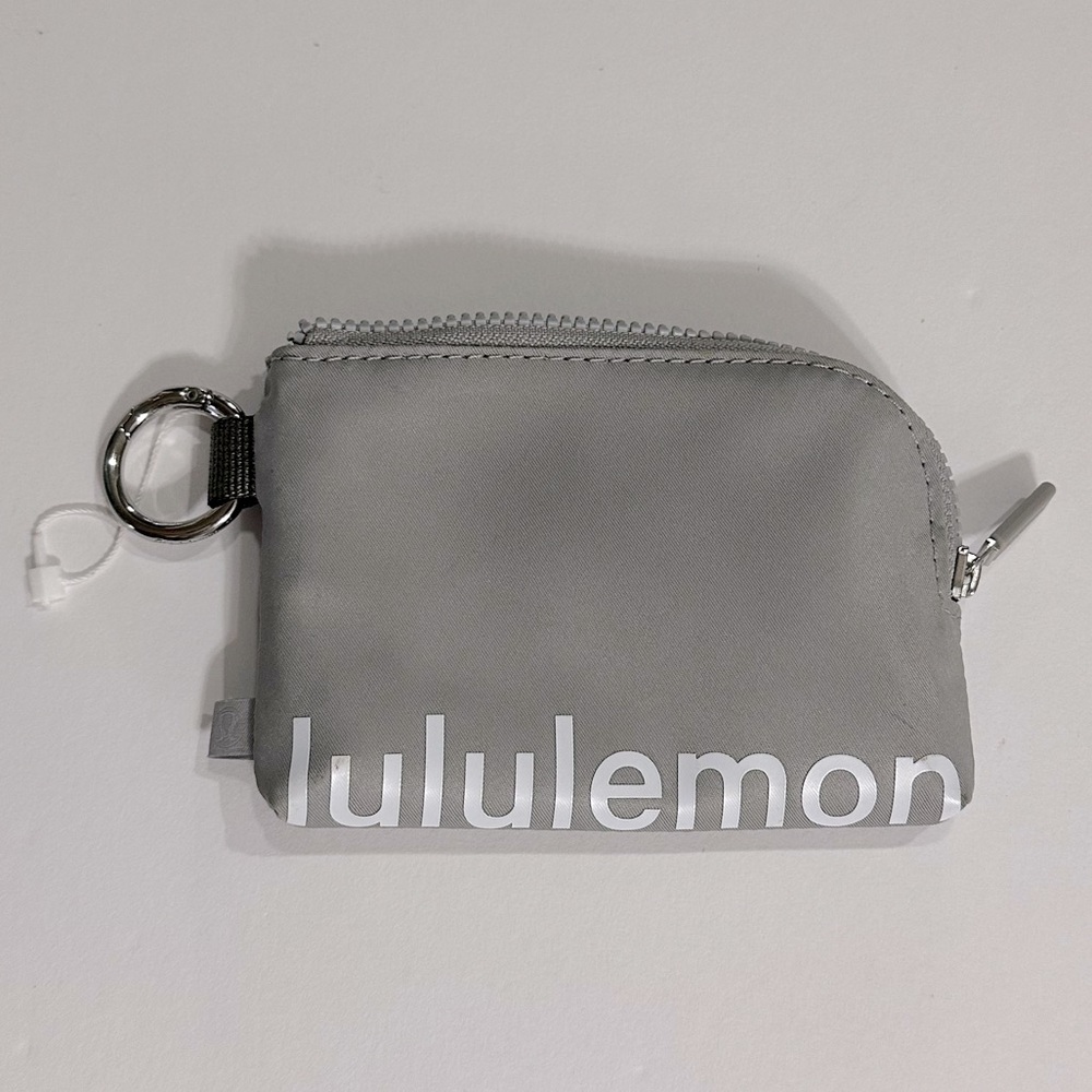 Lululemon clippable card pouch NWOT